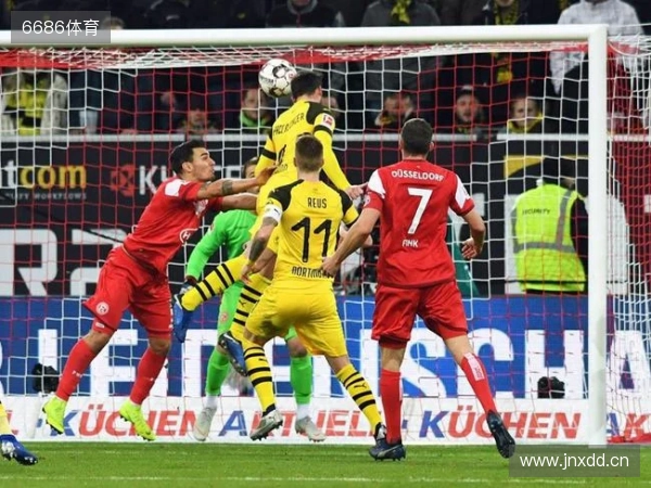 桑乔替补登场又被换下,埃梅里:这不是惩罚,而是战术决定 桑乔替补登场又被换下,埃梅里:这不是惩罚,而是战术决定